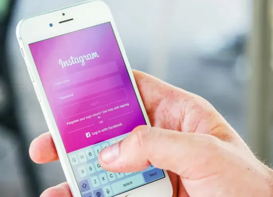 Cara login ke akun Instagram (Sumber: pexels/energepic.com)