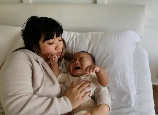 Beberapa penyebab bayi rewel saat menyusu (Sumber: Freepik)