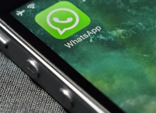 Cara mengunci Chat WhatsApp Dengan Pola ini agar lebih privasi tetap aman dari orang lain. (Canva)