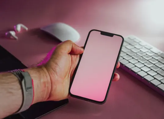 Atasi panggilan telepon spam. (Sumber: Pexels/Jakub Zerdzicki)