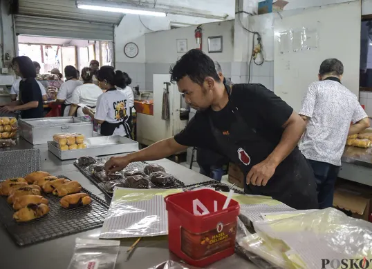 Menilik Kudapan Legendaris 'Toko Roti Gelora'