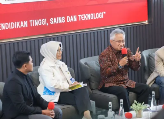 Menteri Pendidikan Tinggi, Sains, dan Teknologi (Mendiktisaintek), Satryo Soemantri Brodjonegoro memprediksikan baka ada kenaikan uang kuliah pasca kebijakan efisiensi. (Sumber: dikti.kemdikbud.go.id)