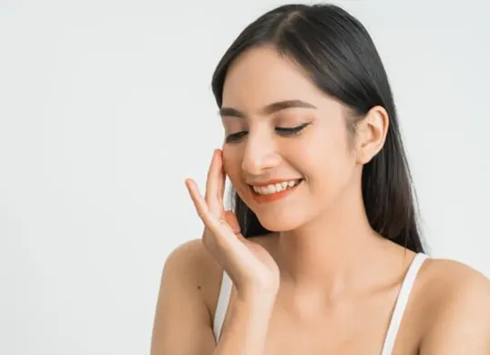Ketahui tipe kulit untuk menentukan skincara yang sesuai dengan cara berikut ini.