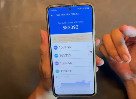 Cara download AnTuTu Benchmark di hp Android. (Sumber: YouTube/TutorInd)