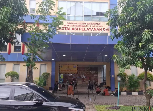 Suasana Gedung Instalasi Pelayanan DVI RS Polri Kramat Jati, Jakarta Timur, Senin, 20 Januari 2025. (Sumber: Poskota/Angga Pahlevi)