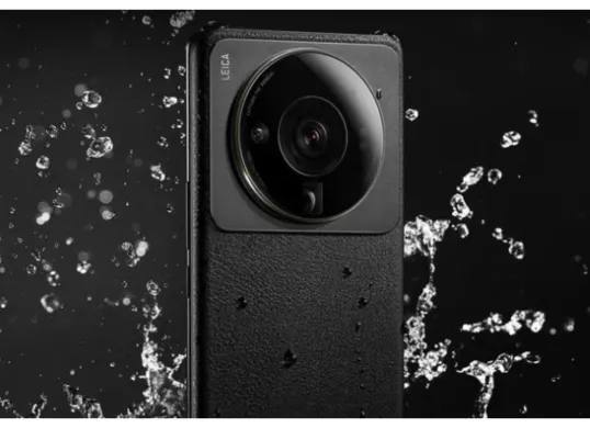 Tampilan elegan dari Xiaomi 12S Ultra dengan kamera LEICA (Sumber: mi.co.id)
