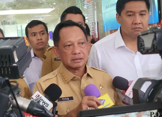 Menteri Dalam Negeri (Mendagri) Tito Karnavian saat menereangkan soal Pergub Nomor 2 tahun 2025, Senin, 20 Januari 2025. (Sumber: Poskota/Pandi Ramedhan)