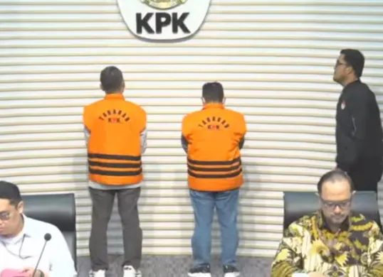 KPK tahan Bupati Situbondo Karna Suswandi terkait kasus dugaan korupsi dana Pemulihan Ekonomi Nasional (PEN). (Sumber: Capture Youtube KPK)