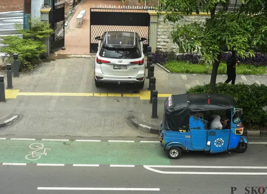 Bajaj Mangkal Sembarangan