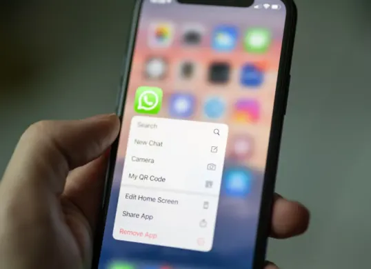 Cara mencegah ruang penyimpanan di WhatsApp cepat penuh (Sumber: Unsplash/Dimitri Karastelev)