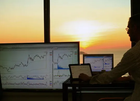Ilustrasi broker trading. (Sumber: Pixabay/sergeitokmakov)