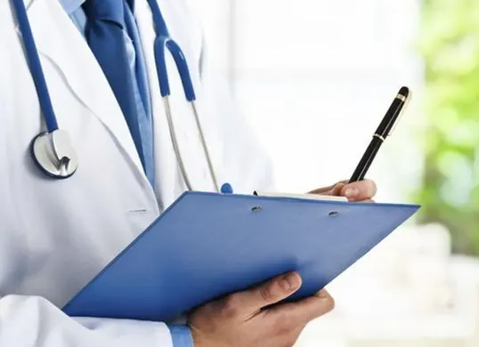 Kemenkes nonaktifkan STR dokter PPDS UI berinisial MAE usai jadi tersangka kasus pelecehan. MAE diduga rekam mahasiswi mandi.(Sumber: Pinterest)