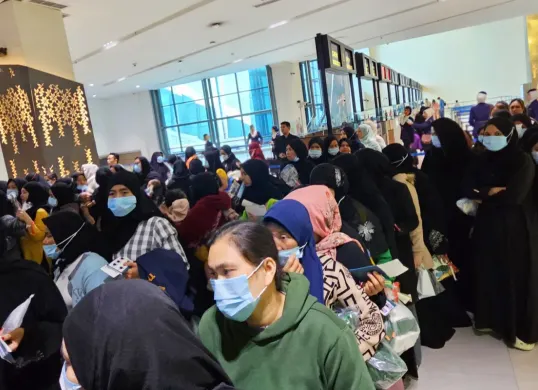 Potret ratusan pekerja migran Indonesia (PMI) yang berhasil kembali ke tanah air dari Arab Saudi. (Sumber: Kemlu.go.id)