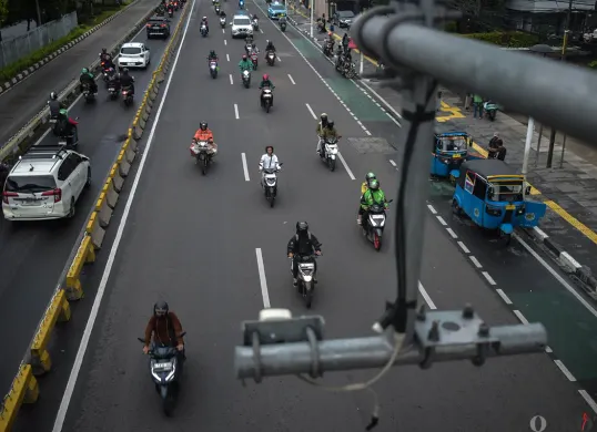 Ilustrasi ETLE - Ketahui cara cek dan bayar denda tilang elektronik dan pahami opsi sidang agar STNK Anda tidak diblokir. (Sumber: Poskota/Bilal Nugraha Ginanjar)