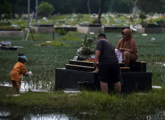 Ratusan Makam di TPU Semper Terendam Banjir