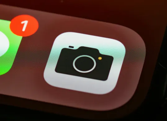 Penyebab aplikasi kamera iPhone tidak bisa dibuka. (Sumber: Pexels/Brett Jordan)
