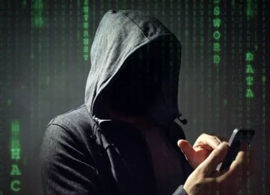 Penyadapan data oleh aplikasi pinjaman online (pinjol) illegal. (Sumber: Pinteres/readersdigest)