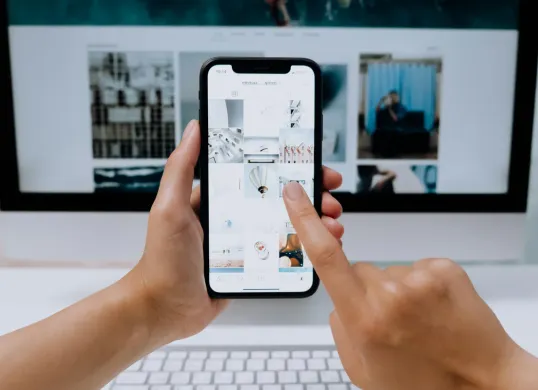 Tips memilih iPhone bekas. (Sumber: Pexels/cottonbro studio)