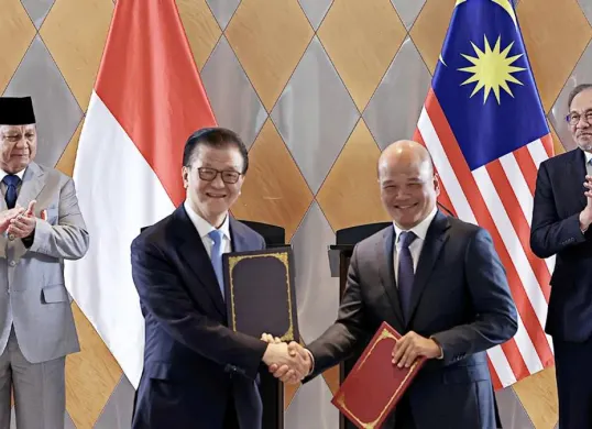 Axiata dan Sinar Mas lakukan penandatanganan nota kesepahaman di depan Presiden RI Prabowo Subianto dan PM Malaysia Dato’ Seri Anwar Ibrahim.