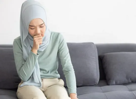 Beberapa cara mengatasi sakit tenggorokan saat puasa (Sumber: Freepik)