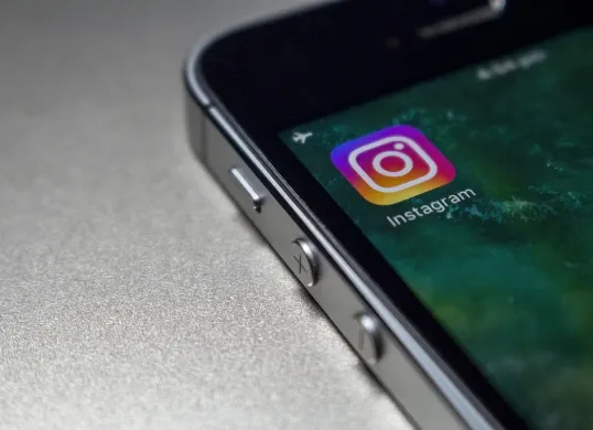Bagikan story di Instagram Anda langsung ke Facebook secara bersamaan. (Sumber: Pixabay/Webster2703)