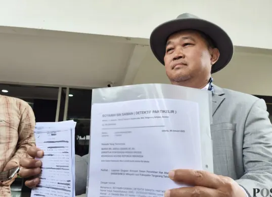 Koordinator Masyarakat Anti-korupsi (MAKI) Boyamin Saiman saat ditemui di Kejaksaan Agung (Kejagung), Jakarta Selatan, Kamis, 30 Januari 2025. (Sumber: Poskota/Ali Mansur)