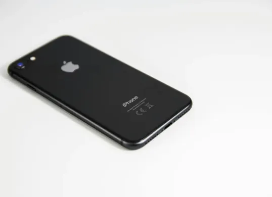iPhone seri mana paling worth it di harga Rp2 jutaan? Cek ulasannya. (Sumber: Pexels/Tuur Tisseghem)