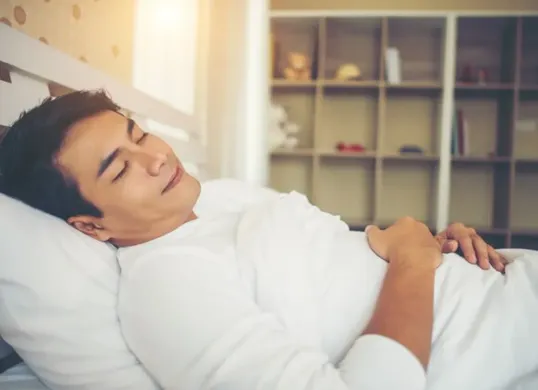 Cara mengatur pola tidur yang tepat agar tetap bugar selama puasa Ramadhan. (Sumber: Freepik)