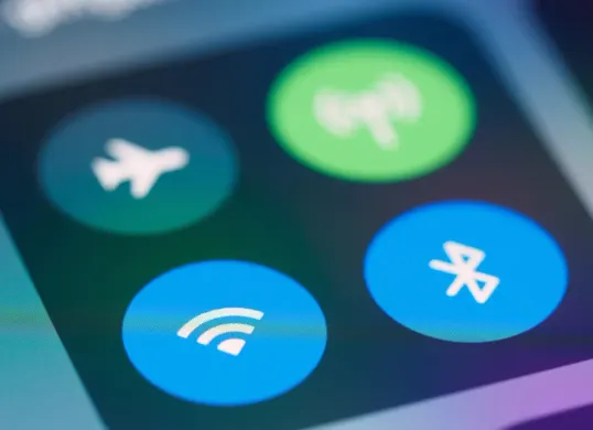 Cara tingkatkan sinyal WiFi. (Canva)