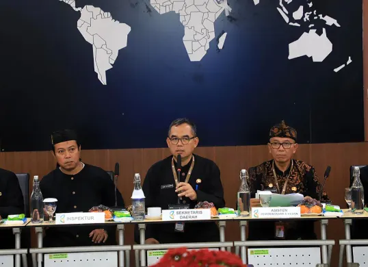 Sekda Kabupaten Bogor, Ajat Rochmat Jatnika (tengah). (Sumber: Humas Pemkab Bogor)
