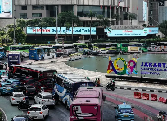 Rekayasa lalu lintas perayaan Malam Puncak HUT Jakarta ke-499. (Sumber: Poskota/Bilal Nugraha Ginanjar)