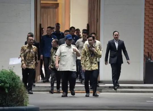 Wakil Presiden Gibran Rakabuming Raka saat mengantarkan Presiden Prabowo Subiato yang hendak melakukan kunjungan kenegaraan ke Rusia. (Sumber: Instagram/@gibran_rakabuming)