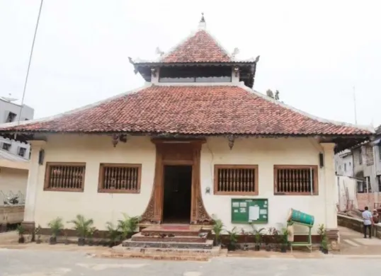 Potret Masjid Al-Anwar Angker, Jakarta. (Sumber: senibudayabetawi.com)