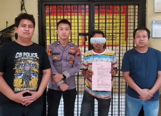 Tersangka AR sebelum dijebloskan ke dalam penjara Polresta Serang Kota. (Sumber: Satreskrim Polresta Serang Kota)