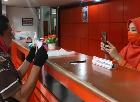 Ketahui status BSU Tahap 2 Anda via aplikasi Pospay atau situs resmi Kemnaker. Pastikan dokumen lengkap untuk pencairan di Kantor Pos! (Sumber: Istimewa)
