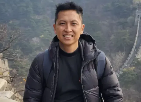 Potret Arya Daru Pangayunan, diplomat Kemlu yang ditemukan tewas di kamar indekosnya. (Sumber: TikTok/@indonesiainjb)