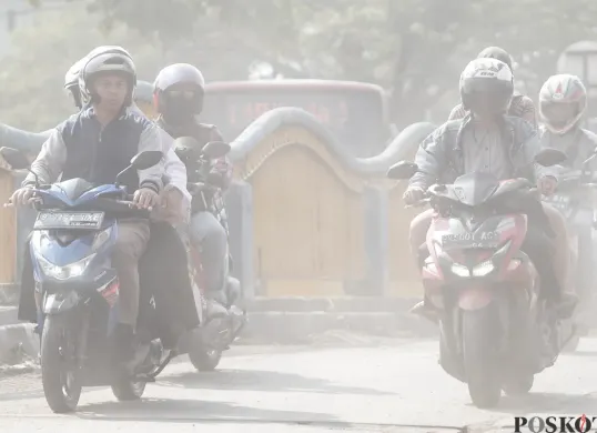 Debu Pasir Beterbangan di Jalan RE Martadinata Ganggu Jarak Pandang Pengendara
