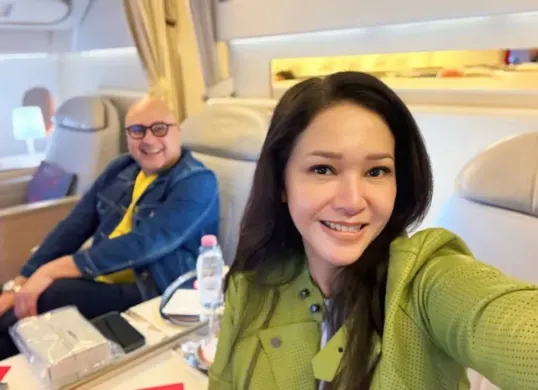Tak mau ribut urusan ponsel suami, Maia Estianty ungkap prinsip percaya penuh yang jaga keharmonisan rumah tangganya dengan Irwan Mussry. (Sumber: Instagram/@maiaestiantyreal)