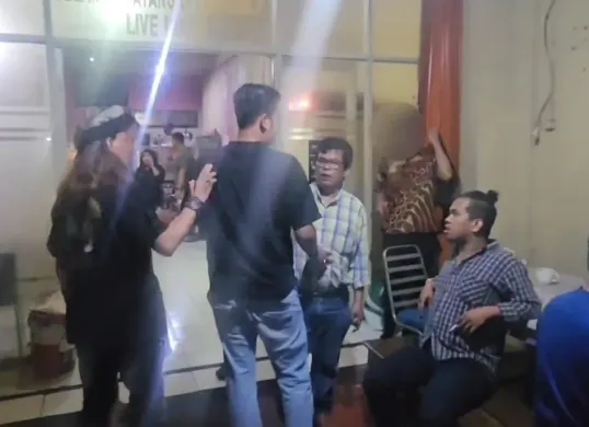 Polda Metro Jaya menangkap sembilan orang pelaku tindak pidana pemerasan yang berkedok wartawan. (Sumber: Polda Metro Jaya)