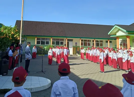 Lirik lagu Hari Baru yang merupakan jingle MPLS 2025. (Sumber: sdn1kartengbatur.sch.id)
