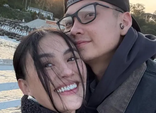 Potret kemesraan Agnez Mo dan Adam Rosadi. (Sumber: Instagram)