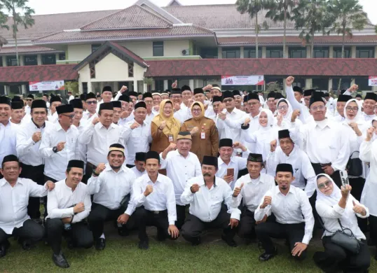 Wakil Bupati Tangerang Intan Nurul Hikmah memimpin langsung upacara Peringatan Harkop ke-78 Tingkat Kabupaten Tangerang yang digelar di Lapangan Raden Aria Yudhanegara Puspemkab Tangerang. (Sumber: Dok. Pemkab Tangerang)