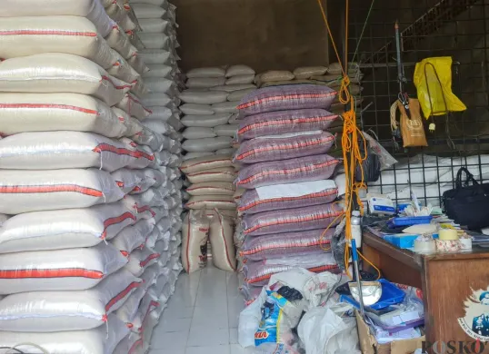 Ilustrasi, toko beras di Pasar Induk Beras Cipinang, Jakarta Timur. (Sumber: Poskota/Pandi Ramedhan)