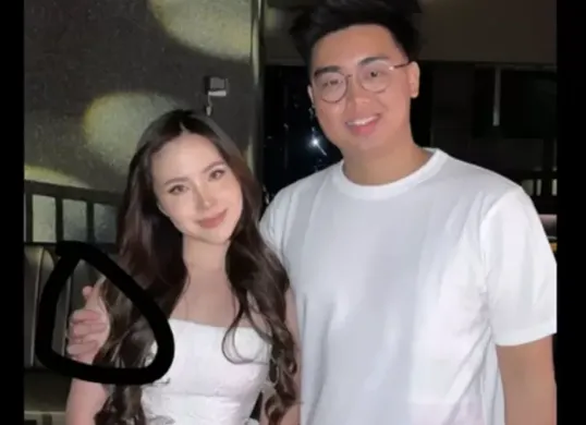 Timothy Ronald dan Agatha Chelsea Pernah Pacaran di SMA? Bukti Foto Lawas Bikin Geger TikTok (Sumber: TikTok/@clipperakademicrypto)