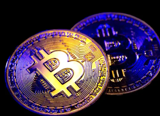 Ilustrasi memilih aplikasi staking cryptocurrency. (Sumber: Freepik)