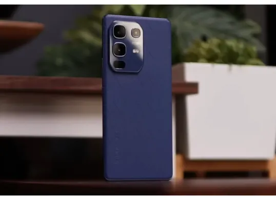 Salah satu rekomendasi HP terbaik Agustus 2025 untuk gaming dan multitasking, Infinix Note 50 S 5G (Sumber: YouTube/Kuliah Sore)