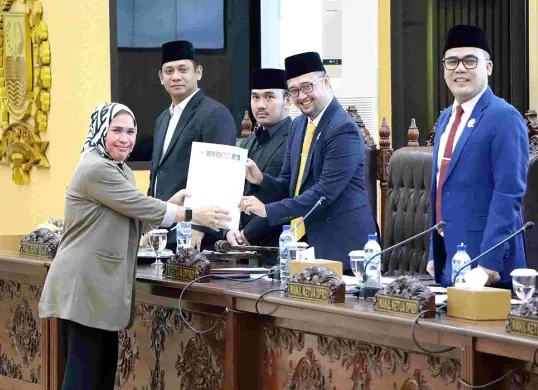 Pemkab dan DPRD Kabupaten Bekasi sepakat menetapkan dua Raperda menjadi Perda. (Sumber: Humas Pemkab Bekasi)