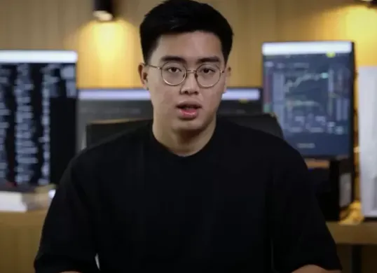 Timothy Ronald Beberkan Rahasia Sukses: Kaya Bukan Karena Genius, Tapi Karena Konsisten dan Sabar! (Sumber: Instagram/@timothyronald)