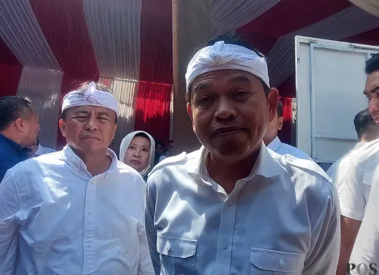 Gubernur Jabar, Dedi Mulyadi, saat menghadiri peluncuran Koperasi Desa Merah Putih di Hambalang, Kabupaten Bogor, Senin, 21 Juli 2025. (Sumber: POSKOTA | Foto: Sekar Putri Andini)