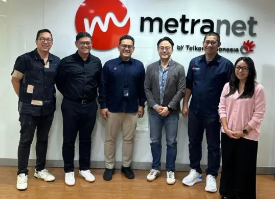 Direksi SEA bersama Direktur Utama Metranet Didik Budi Santoso, Director, Business Development, Rest of Asia Netflix Allen Pan, saat peresmian kerja sama strategis dengan Netflix. (Sumber: Dok. Telkom)